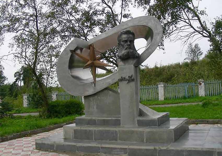 Памятник Н.Н.Бенардосу