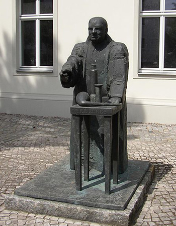 Памятник Фердинанду Рунге