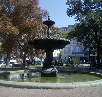 Фонтан на площади Ивана Франко