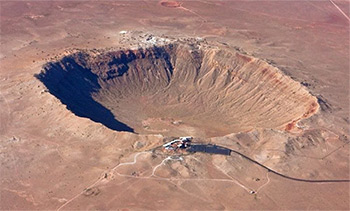 Рис. 2. Аризонский кратер (США)