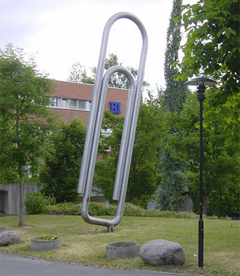 Памятник скрепке в Осло