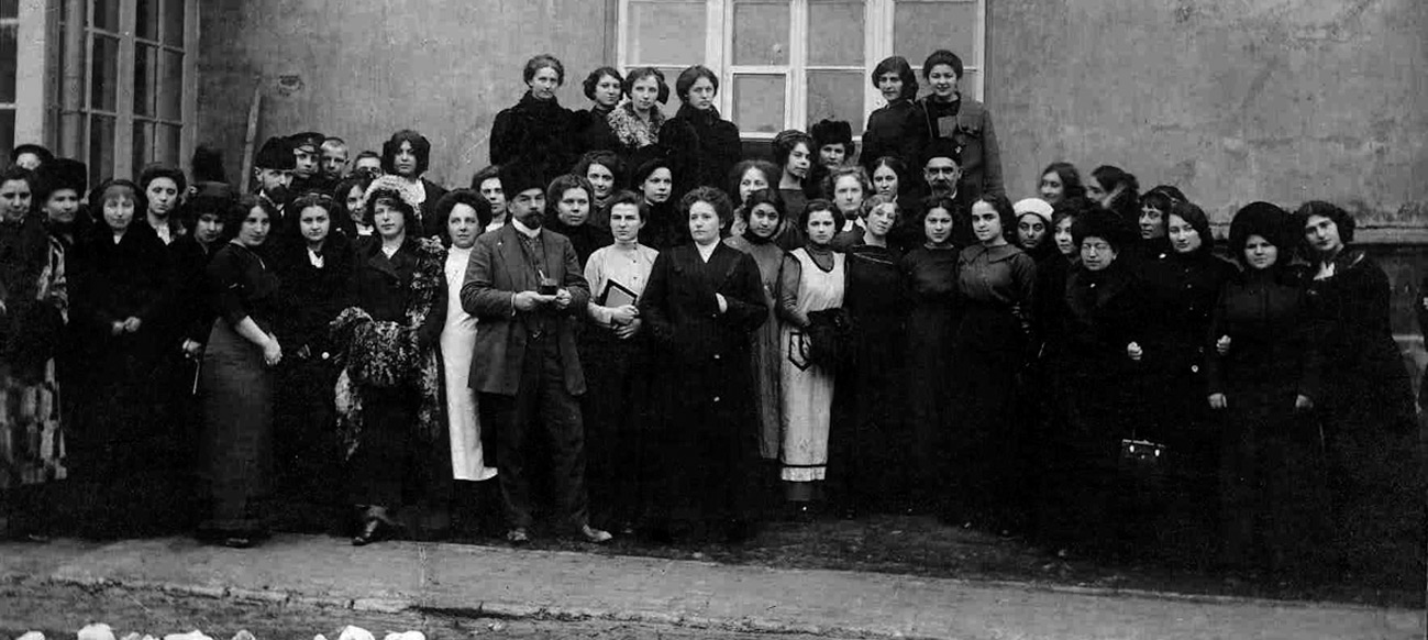 Слушательницы Высших женских медицинских курсов в Киеве, 1910 г.