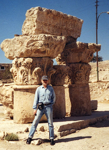 У руин храма Геркулеса