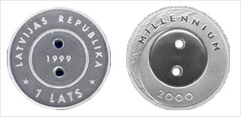 Аверс и реверс монеты-пуговицы (Латвийская Республика)