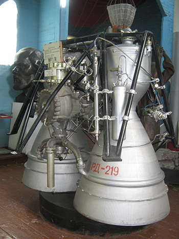 Двухкамерный жидкостный двигатель РД-219