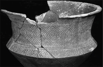 Пример сосуда древнего народа лапита. Такие сосуды встречаются на многих островах Тихого океана за тысячи километров от островов Бисмарка