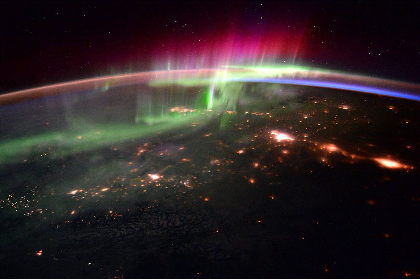 Полярное сияние, видимое из космоса Полярное сияние, видимое из космоса