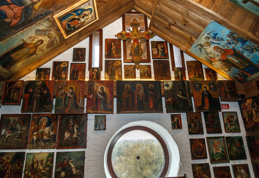 В Замке Радомысль расположен единственный в Украине Музей украинской домашней иконы и древностей «Душа Украины»