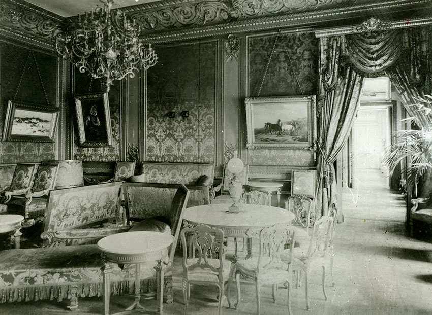 Інтерєр однієї з кімнат у палаці М.Терещенка (нині - зал № 8 музею)