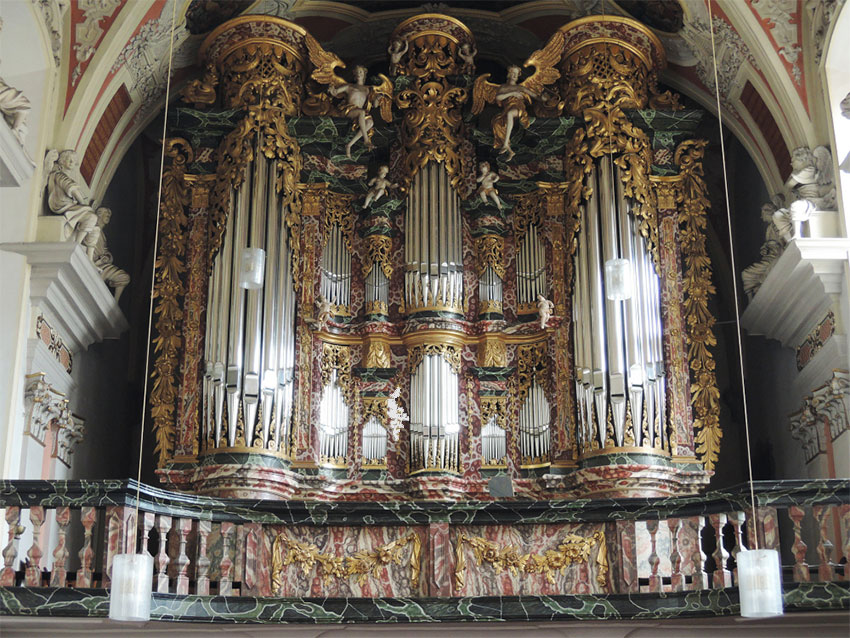 Є такий музичний інструмент - орган