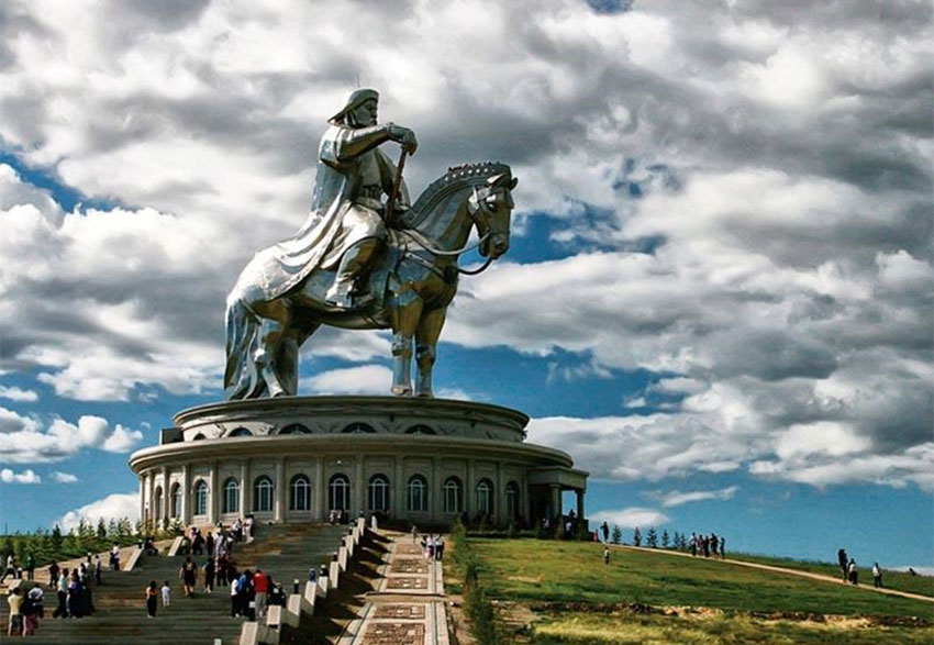 Статуя Чингізхана в Монголії